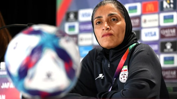 Ignorovaly vlastní hymnu. Íránské fotbalistky se postavily režimu a jeho příkazu