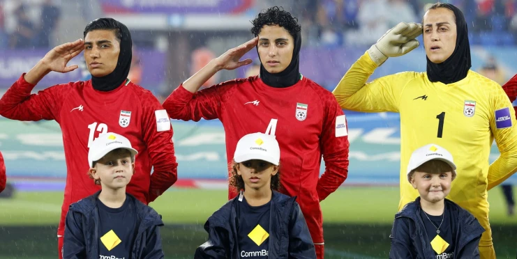 Nejdřív na protest mlčely, teď už íránskou hymnu zpívají. Fotbalistky byly označeny za zrádkyně
