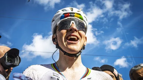 Snad jedině shodit z kola? Cyklisté přiznávají frustraci kvůli dominanci Tadeje Pogačara