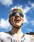 Snad jedině shodit z kola? Cyklisté přiznávají frustraci kvůli dominanci Tadeje Pogačara