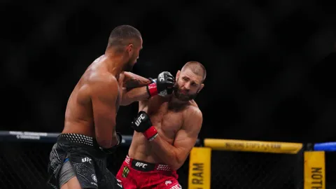 Teď se vrátí do lesa a vybije si to na stromech, vysmívá se bojovník UFC Procházkovi