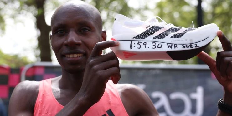 Historický rekord, nebo další éra pochybností? Sawe čelí otázkám o dopingu i 'zázračných botách'