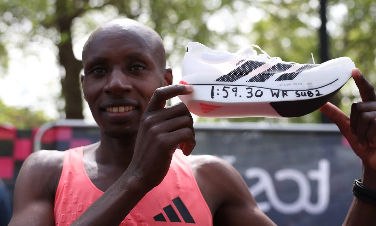 Historický rekord, nebo další éra pochybností? Sawe čelí otázkám o dopingu i 'zázračných botách'