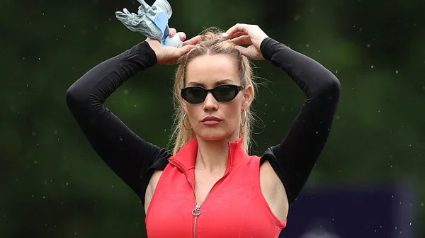 Golfistka Paige Spiranac je prý konečně dokonalá. Stačilo se ukázat bez podprsenky