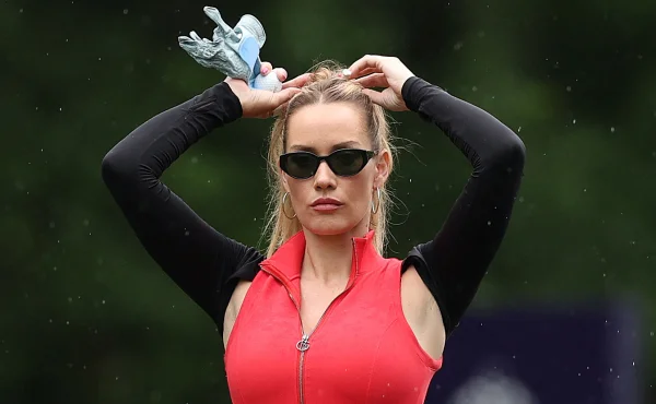 Golfistka Paige Spiranac je prý konečně dokonalá. Stačilo se ukázat bez podprsenky