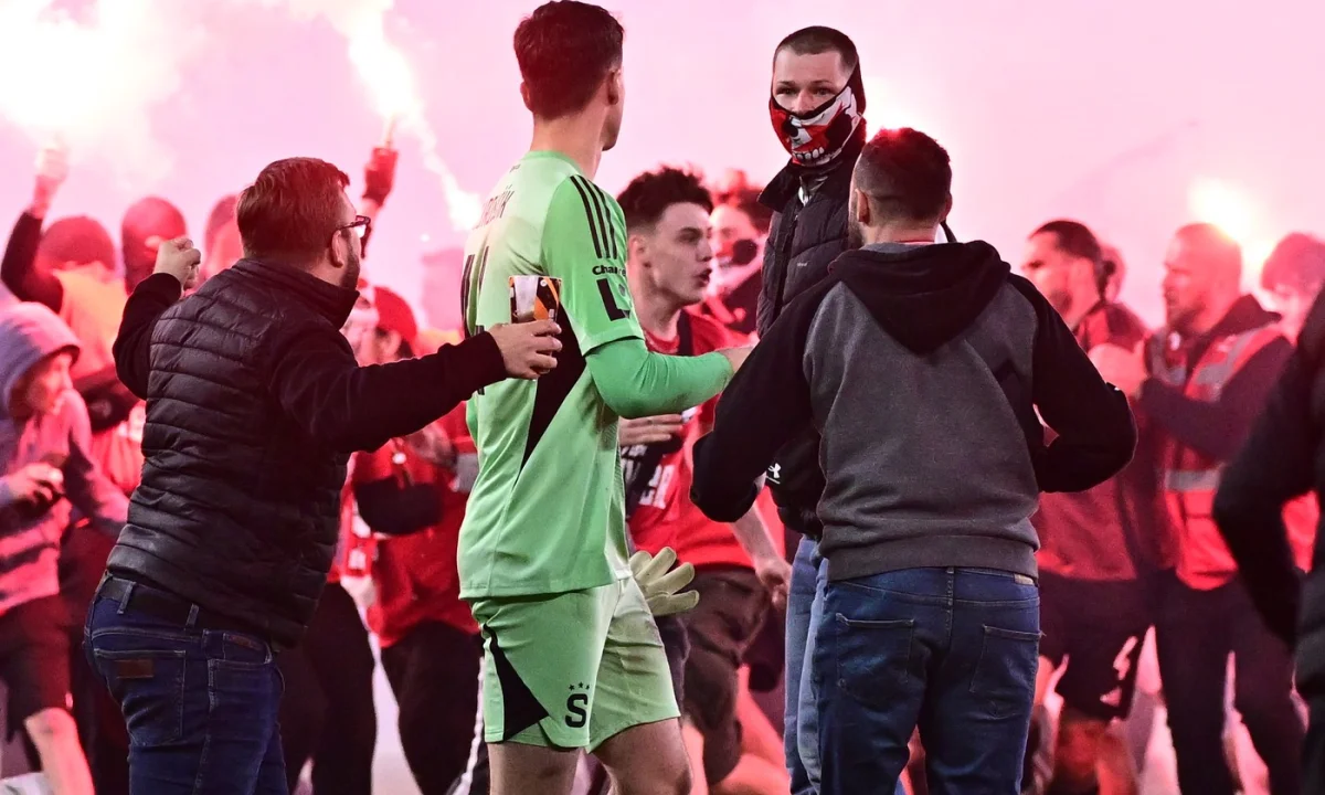 Bez Chorého a Douděry i Tribuny Sever. Vedení Slavie reaguje na bezprecedentní dění v derby