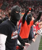 Premiér Babiš chodí pozdě, Slávisté zase brzy. Tak nějak to nevyšlo, no..., brání se teď Tribuna Sever