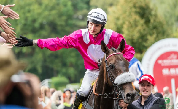 Poslední vstupenky do Velké pardubické získali dva koně trenéra Lišky