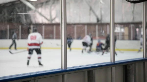Absurdní důvod ukončení zápasu: Organizátoři nestihli o pár minut vyměnit plexisklo