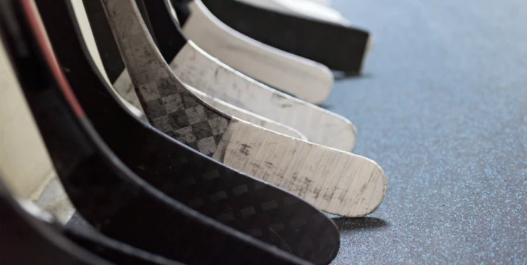 Kde jsou naše hokejky?! Lulea musela před zápasem dokoupit hráčům náčiní