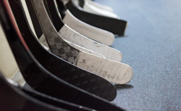 Kde jsou naše hokejky?! Lulea musela před zápasem dokoupit hráčům náčiní