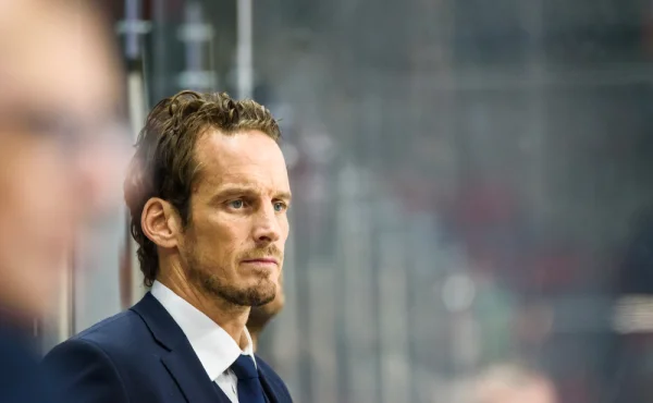 Švýcarští hokejisté přišli o trenéra. Kouč se přiznal k podvodu s očkovacím certifikátem