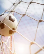 Dejte mu Puskásovu cenu! V Anglii padl vlastní gól vstřelený pozadím