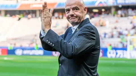 Nepřijatelné! Šéf FIFA Infantino reaguje na skandál ve finále afrického šampionátu