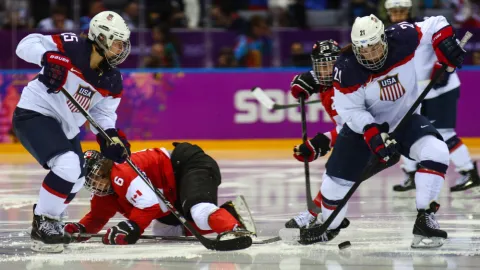 Nevkusný vtip, vymezila se kapitánka amerických hokejistek proti prezidentu Trumpovi