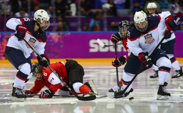 Nevkusný vtip, vymezila se kapitánka amerických hokejistek proti prezidentu Trumpovi