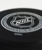 Bacha, stále vysíláme. Flyers potrestali svého komentátora za obhroublý vtípek