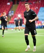 Bizár v bundeslize. Fotbalista si vyměnil dres a zmátl tím reportérku