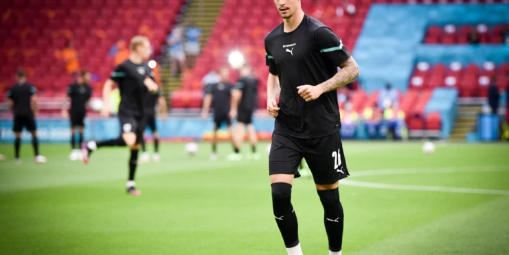 Bizár v bundeslize. Fotbalista si vyměnil dres a zmátl tím reportérku