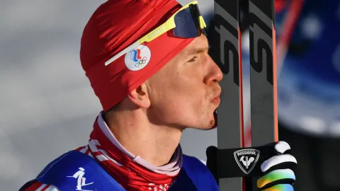 A už se perou! Ruský šampion Bolšunov neunesl křivdu, krajana poslal přes bariéru