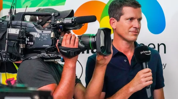 Je ti horko Time? Henmanovým koláčům potu se zasmála i kolegyně