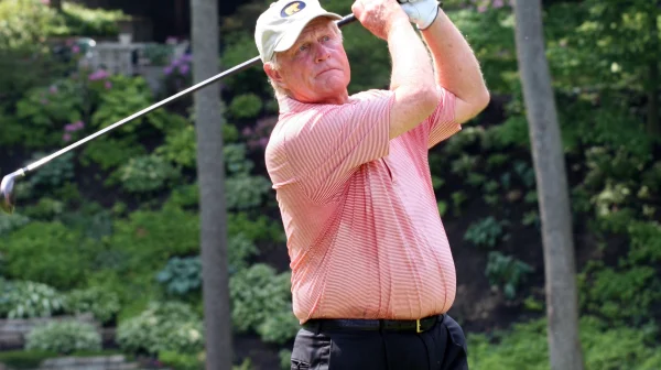 Tvrdil, že golfová legenda trpí demencí. Teď musí zaplatit víc než miliardu jako odškodné