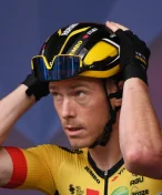 Dennis pod palbou kritiky: Přejel manželku, teď o novém autě napsal, že je to zbraň