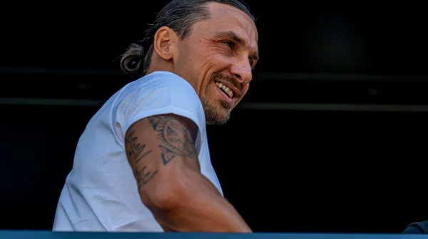 Potupa legendy? Zlatana museli kvůli naštvaným fanouškům AC Milán eskortovat ze stadionu