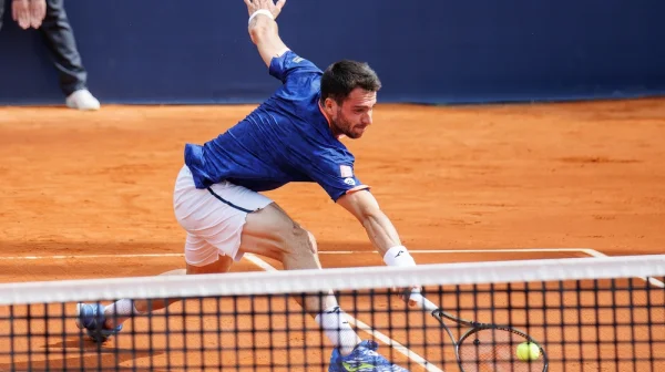 Pojď ven! Při kvalifikaci Roland Garros se řešila výzva k pouliční rvačce