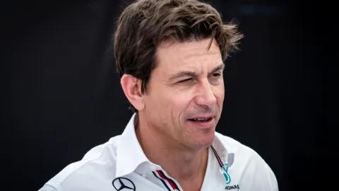 Čtyři sta kilometrů v hodině? Šéf Mercedesu rozvířil debatu o budoucnosti Formule 1