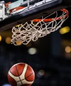 Je jí 18 a měří 226 centimetrů. Čína má novou basketbalovou zbraň, která děsí soupeřky