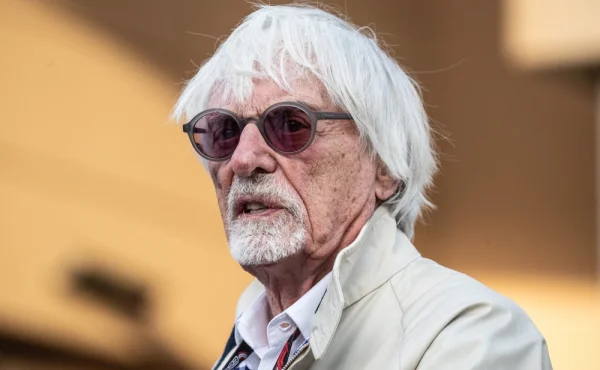 Pětadevadesátiletý Bernie Ecclestone si uklízí život. Zbavil se sbírky aut, teď prodává jachty