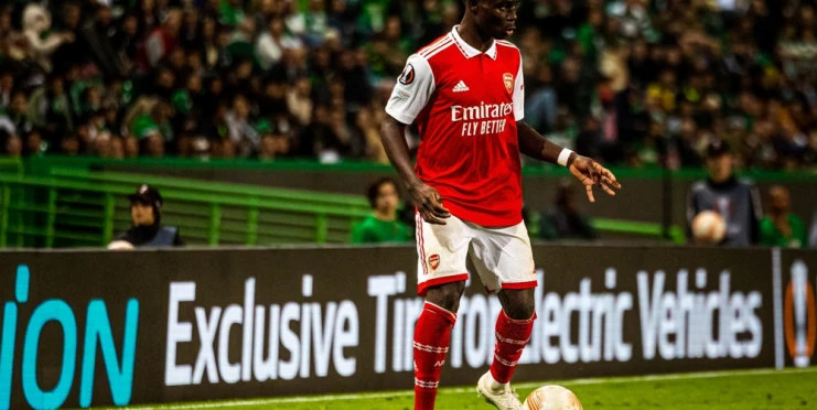 Vážně to jsou oni? Saka, Rice a Eze slavili titul Arsenalu v 5 ráno před stadionem