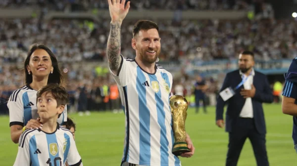 Loučení hodné krále. Messiho dva góly a nekonečný aplaus vyprodaného stánku