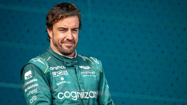 Z Aston Martinu je elektrické křeslo. Alonso popisuje vibrace, kvůli kterým odstoupil v Číně