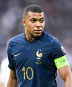 Policistu vyrazili, protože vzal peníze od Mbappého. Přišel si na téměř 1,5 milionu