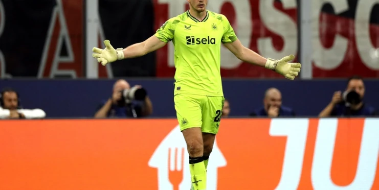 Neuvěřitelné! Jak gólman Pope přihrál na gól Newcastlu v Lize mistrů rukou