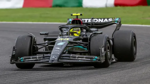 Sabotáž při stavbě nového sídla Mercedesu. Dělníkům zmizelo nářadí za miliony