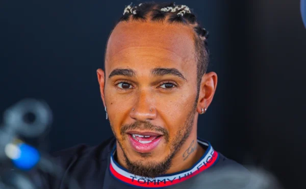 Hamilton se může stát znovu mistrem světa. I díky Kim Kardashian, myslí si jeho bývalý šéf