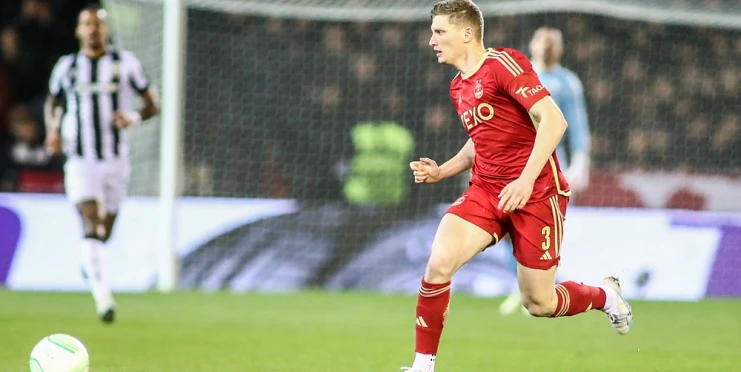 Po půl litru vodky 'znetvořil' fotbalistu. Fanoušek jde na rok a půl do vězení