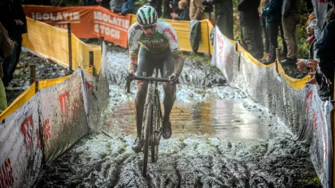 Cyklokros nebo judo na zimní olympiádě? Tradiční sporty odmítají nové 'vetřelce'