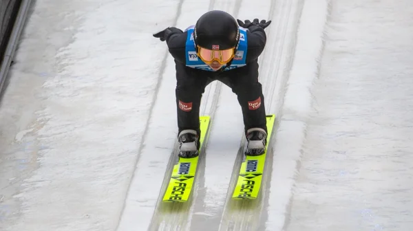 Už žádné šampony a sprcháče? Skokanky na lyžích se dočkají důstojnějších odměn