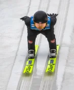 Už žádné šampony a sprcháče? Skokanky na lyžích se dočkají důstojnějších odměn