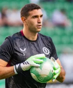 Hrdina se zlomeným prstem. Martínez vychytal triumf v Evropské lize se zraněním