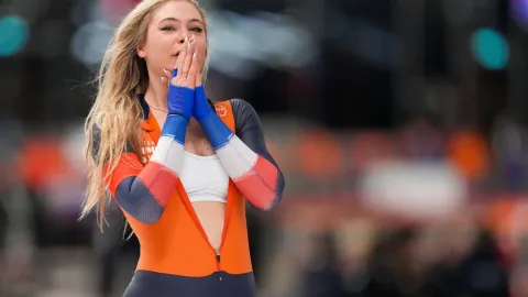 Kráska Leerdamová láme aukční rekordy. Na prodej je její zlatá olympijská kombinéza