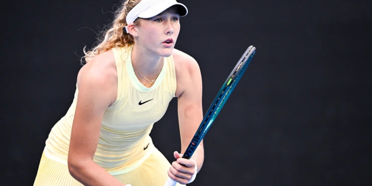 Rozmlácená raketa, nadávky divákům. Andrejevová ztratila nervy kvůli Siniakové