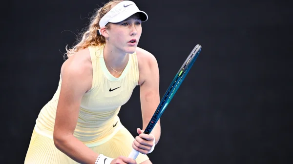 Rozmlácená raketa, nadávky divákům. Andrejevová ztratila nervy kvůli Siniakové