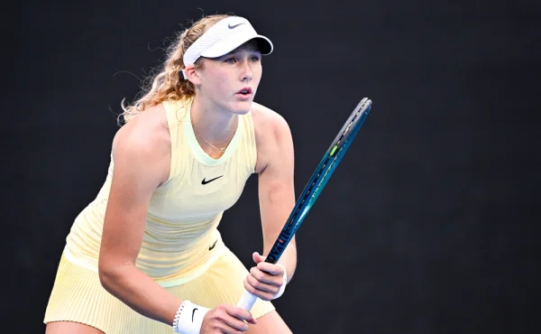 Rozmlácená raketa, nadávky divákům. Andrejevová ztratila nervy kvůli Siniakové