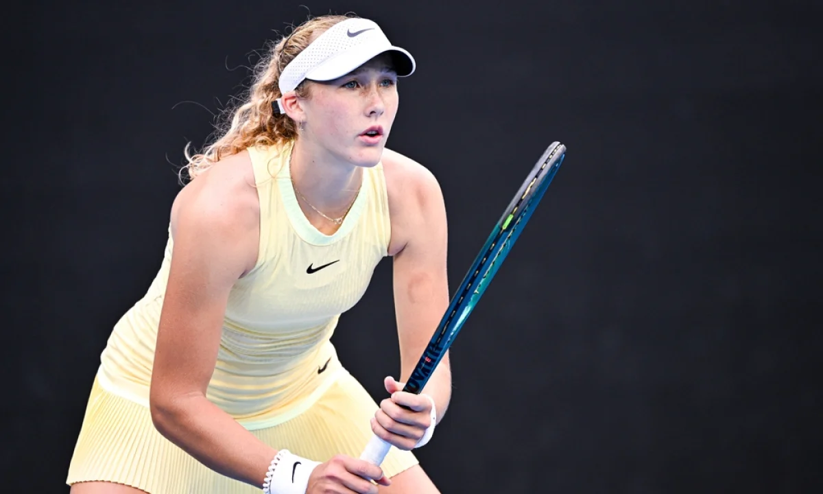 Rozmlácená raketa, nadávky divákům. Andrejevová ztratila nervy kvůli Siniakové