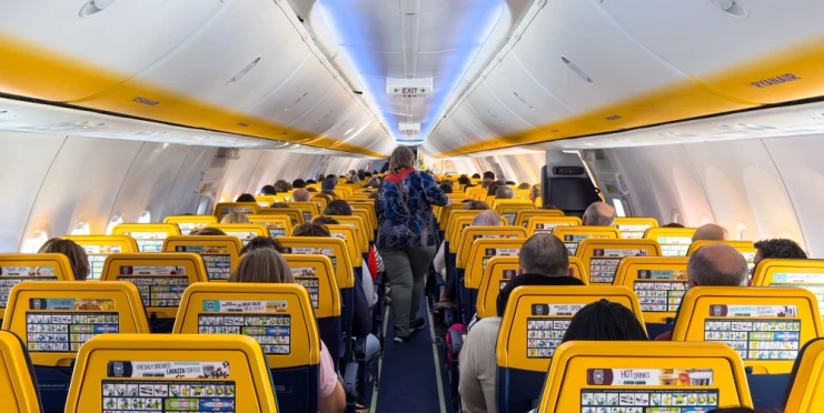 Fanoušci se střetli s fotbalisty přímo na palubě letadla. Po debaklu musela zasáhnout policie